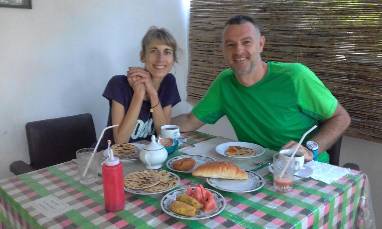 Liyara Home Stay Сігірія Екстер'єр фото