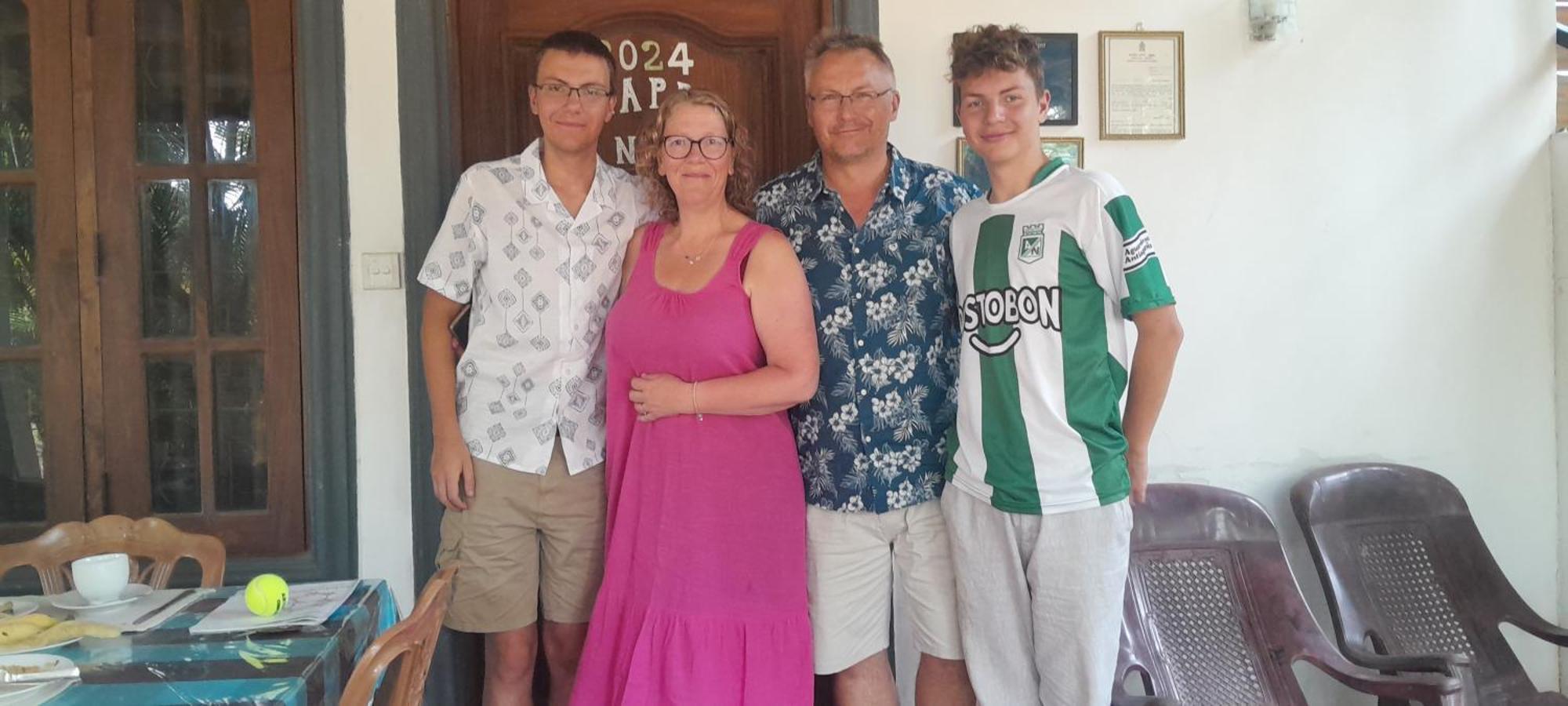 Liyara Home Stay Сігірія Екстер'єр фото