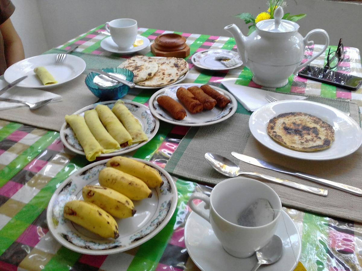Liyara Home Stay Сігірія Екстер'єр фото