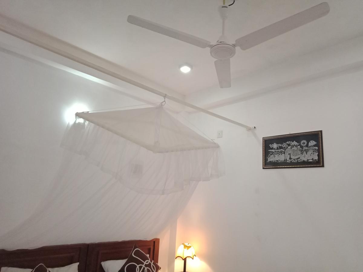 Liyara Home Stay Сігірія Екстер'єр фото
