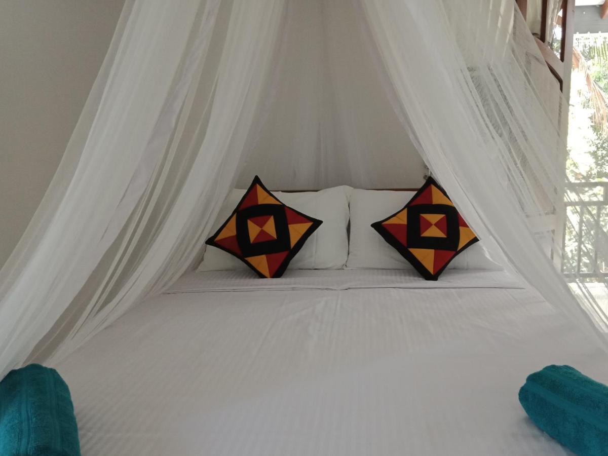 Liyara Home Stay Сігірія Екстер'єр фото